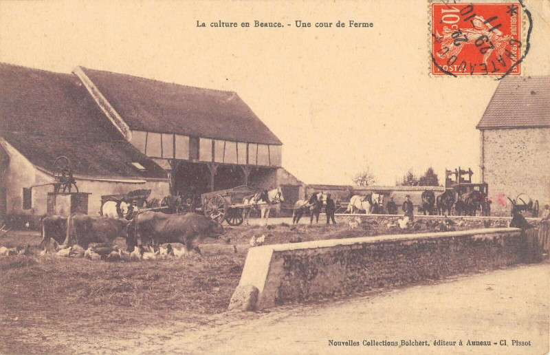 Carte postale ancienne La Culture En Beauce Une Cour De Ferme