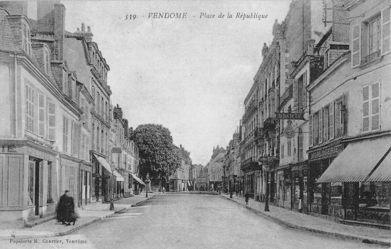 Carte postale ancienne Vendome Place De La Republique