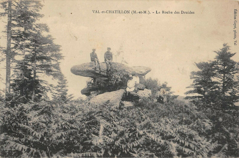 Carte postale ancienne Val Et Chatillon La Roche Des Druides
