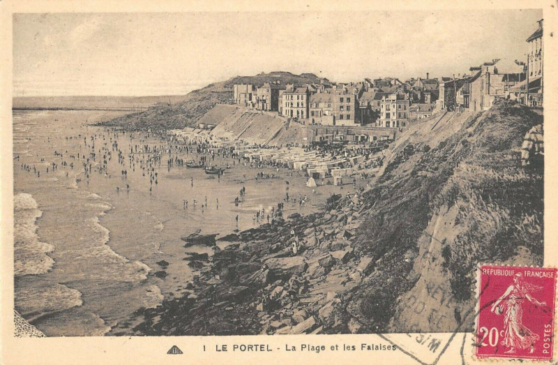 Carte postale ancienne Le Portel La Plage Et Les Falaises au Portel