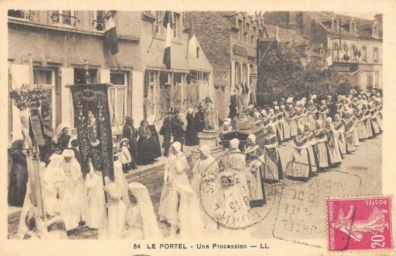 Carte postale ancienne Le Portel Une Procession au Portel