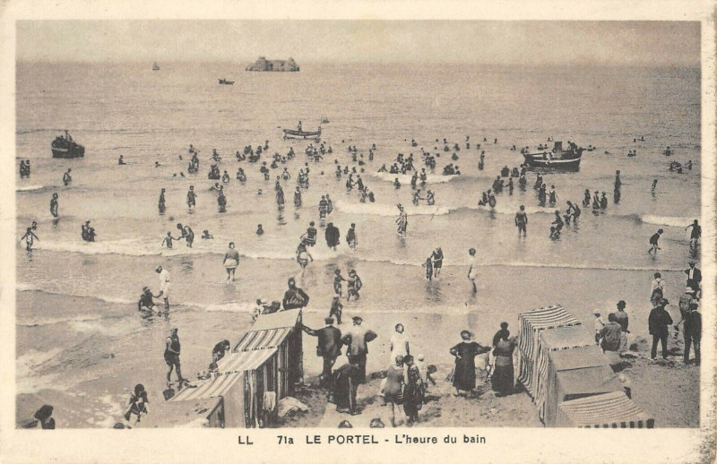 Carte postale ancienne Le Portel L'Heure Du Bain au Portel