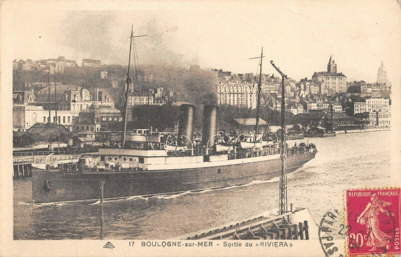 Carte postale ancienne Boulogne Sur Mer Sortie Du Riviera à Boulogne-sur-Mer