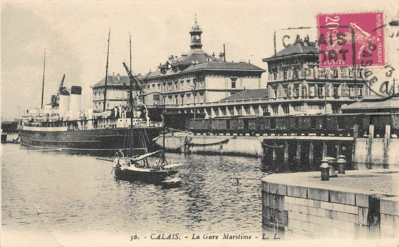 Carte postale ancienne Calais La Gare Maritime à Calais