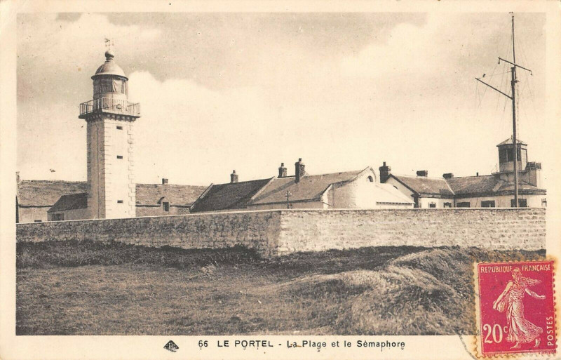 Carte postale ancienne Le Portel La Plage Et Le Semaphore au Portel