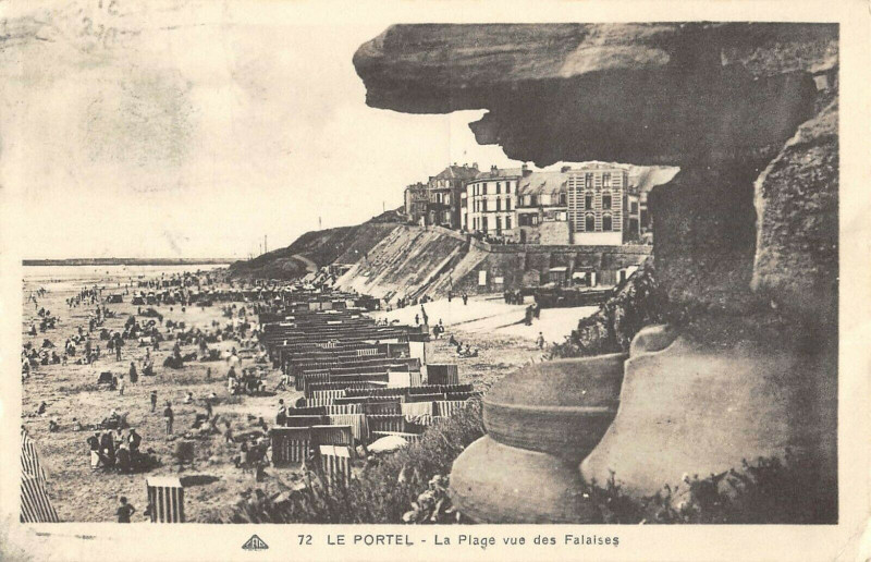 Carte postale ancienne Le Portel La Plage Vue Des Falaises au Portel