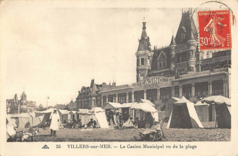 Carte postale ancienne Villers Sur Mer Le Casino Municipal Vu De La Plage à Villers-sur-Mer