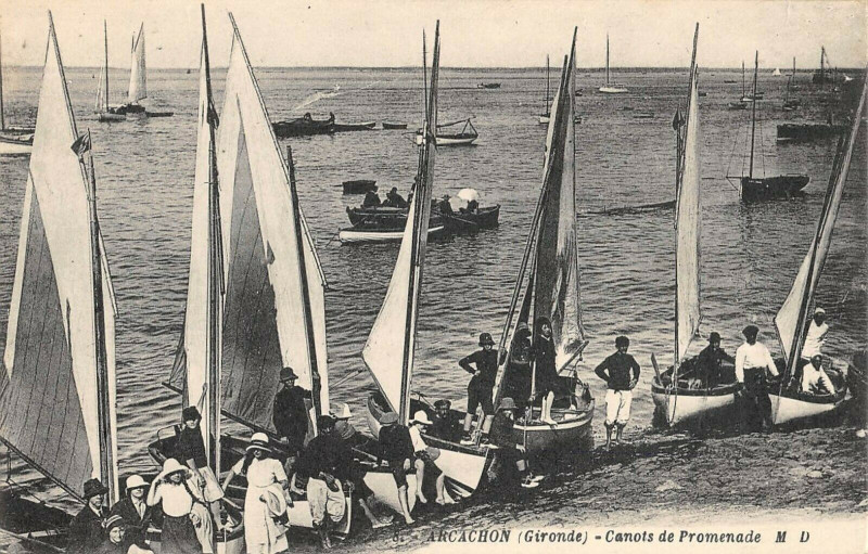 Carte postale ancienne Arcachon Canots De Promenade à Arcachon