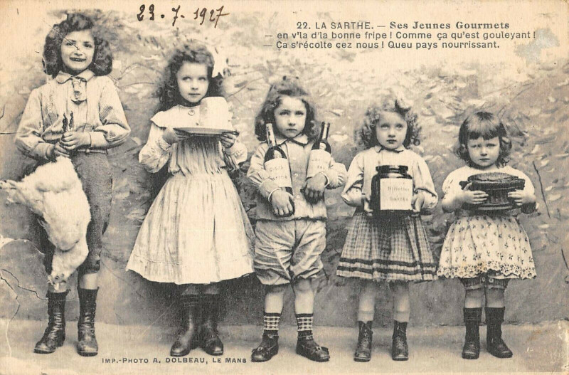 Carte postale ancienne La Sarthe Ses Jeunes Gourmets