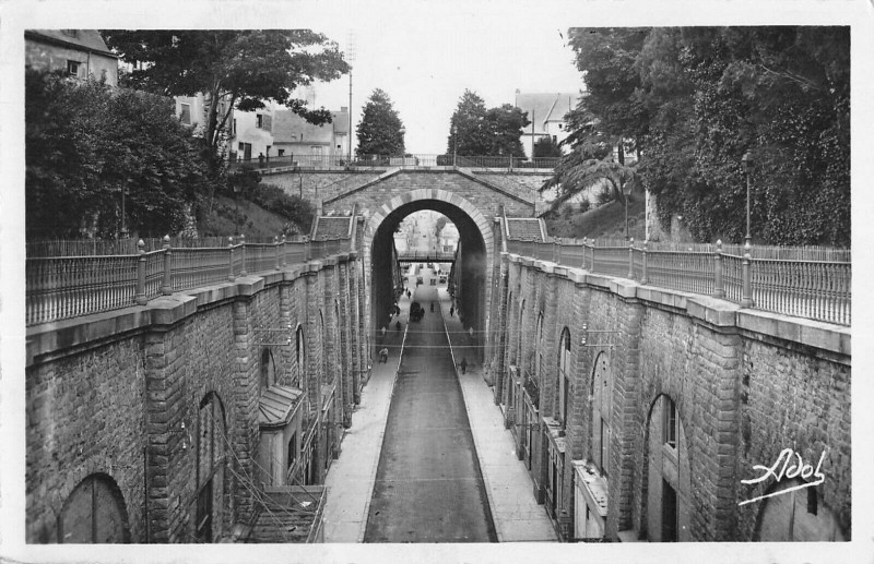 Carte postale ancienne Le Mans Le Tunnel au Mans