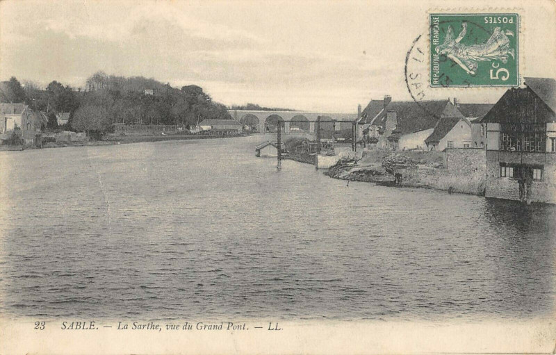 Carte postale ancienne Sable La Sarthe Vue Du Grand Pont