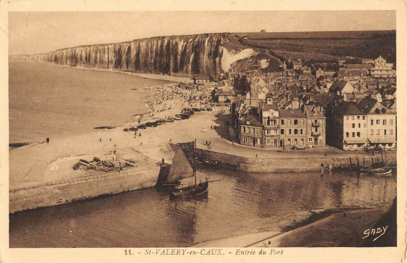 Carte postale ancienne Saint Valery En Caux Entree Du Port à Ry