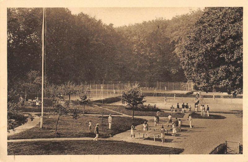 Carte postale ancienne Saint Valery En Caux Les Tennis Et Les Tennis De Table à Ry