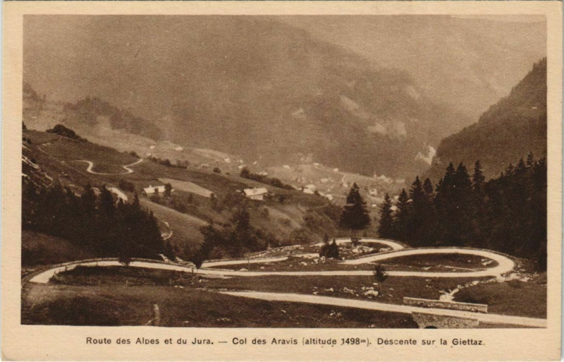 Carte postale ancienne Col des Aravis - Descente sur la Giettaz à La Giettaz