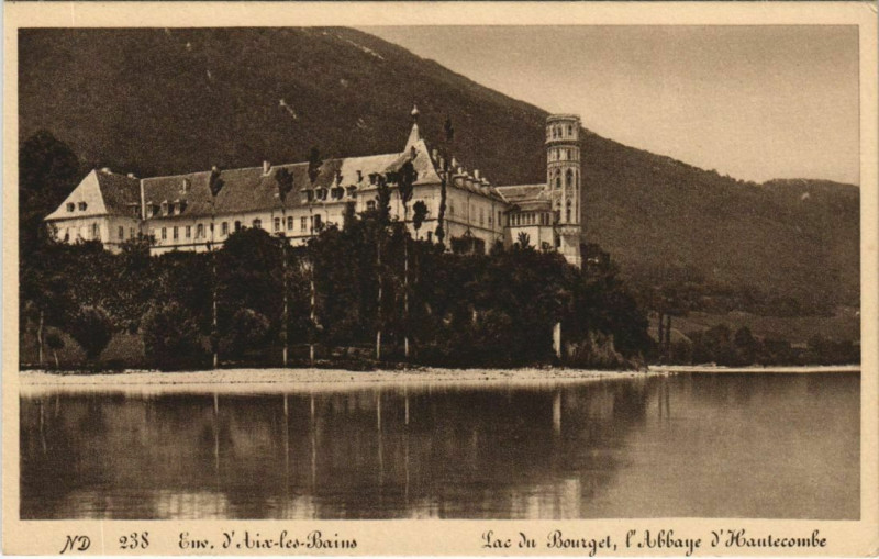 Carte postale ancienne Aix-les-Bains Env. - Lac du Bourget - L'Abbaye d'Hautecombe à Aix-les-Bains