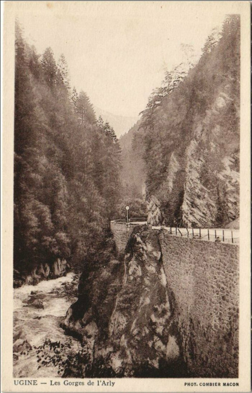 Carte postale ancienne Ugine Les Gorges de l'Arly à Ugine