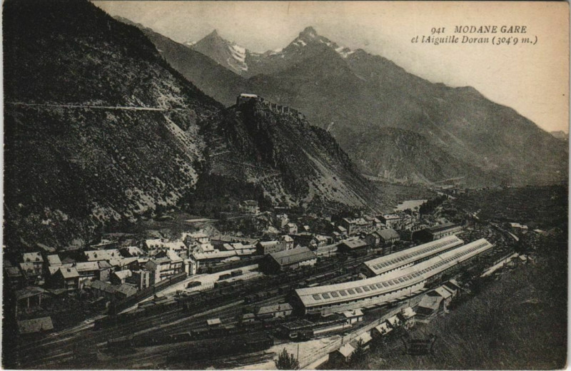 Carte postale ancienne Modane Gare et l'Aiguille Doran à Modane