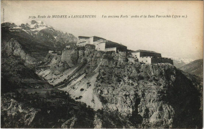 Carte postale ancienne Route de Modane a Lanslebourg - Les Ancien Forts à Modane
