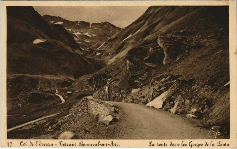 Carte postale ancienne Col de l'Iseran - Versant Bonneval-sur-Arc - La Route à Bonneval-sur-Arc