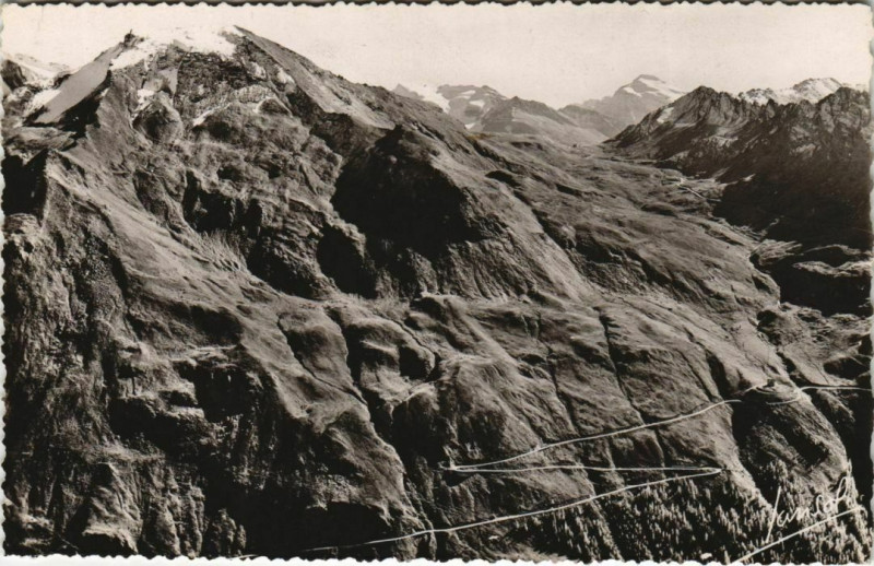 Carte postale ancienne Sur la Route du Col de l'Iseran - Les Lacets de l'Iseran - Le Col