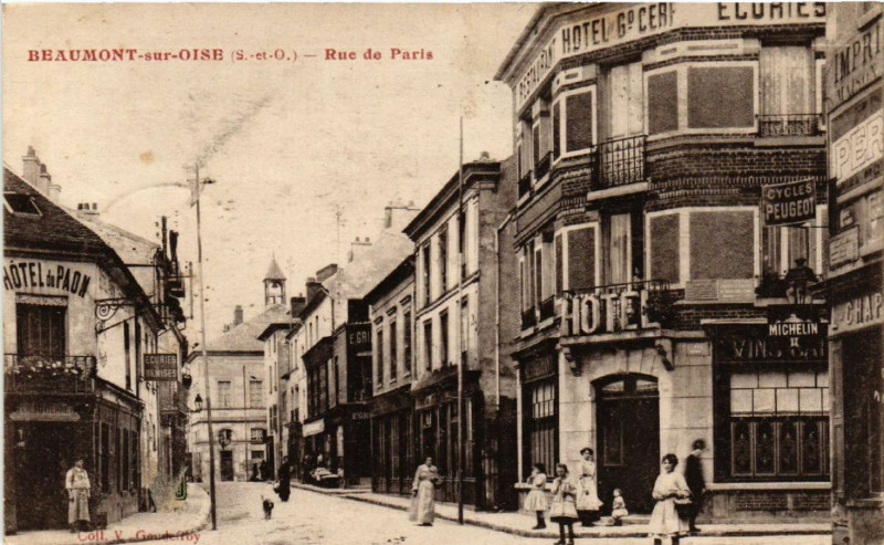 Carte postale ancienne Beaumont-sur-Oise - Rue de Paris à Beaumont-sur-Oise