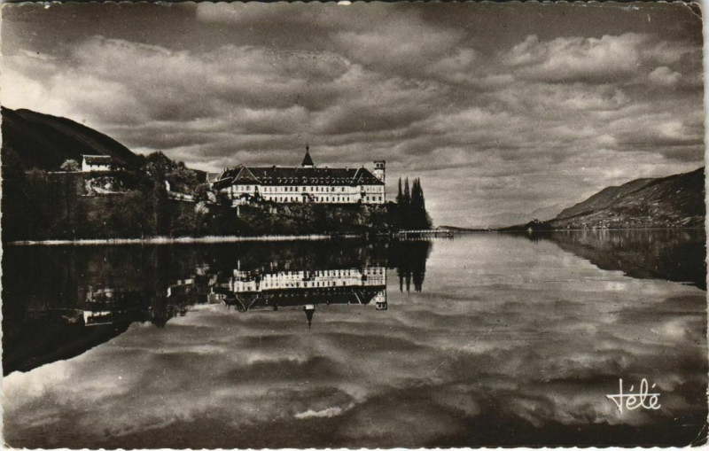 Carte postale ancienne Aix-les-Bains Environs - Abbaye d'Hautecombe à Aix-les-Bains