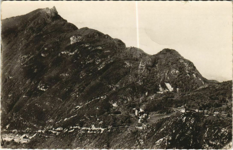 Carte postale ancienne Vue Aerienne sur le Col et la Dent du Chat