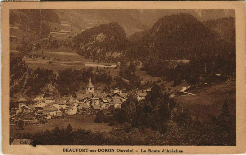 Carte postale ancienne Beaufort-sur-Doron La Route d'Areches à Beaufort