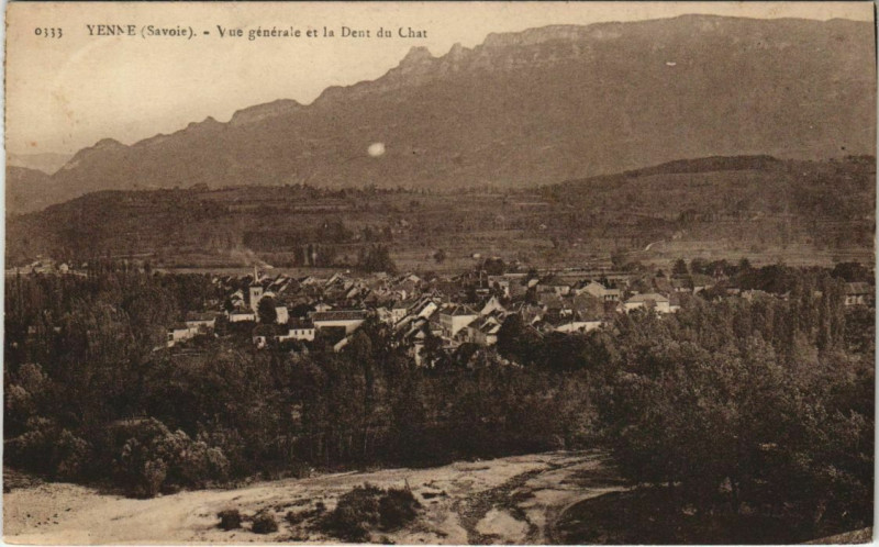 Carte postale ancienne Yenne Vue Generale et la Dent du Chat à Yenne