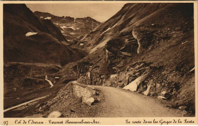 Carte postale ancienne Col de l'Iseran - Versant Bonneval-sur-Arc - La Route à Bonneval-sur-Arc