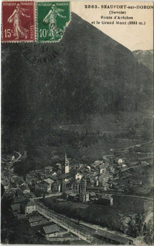 Carte postale ancienne Beaufort-sur-Doron Route d'Areches et le Grand Mont à Beaufort