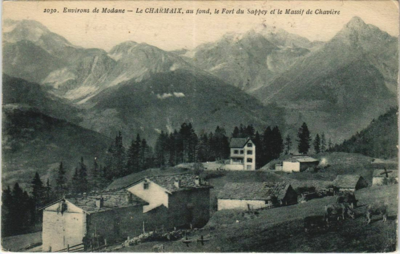 Carte postale ancienne Modane Environs - Le Charmaix - Au Fond le Fort de Sappey à Modane