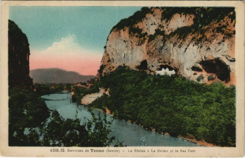 Carte postale ancienne Yenne Environs - Le Rhone a La Balme et le Bas Fort à La Balme