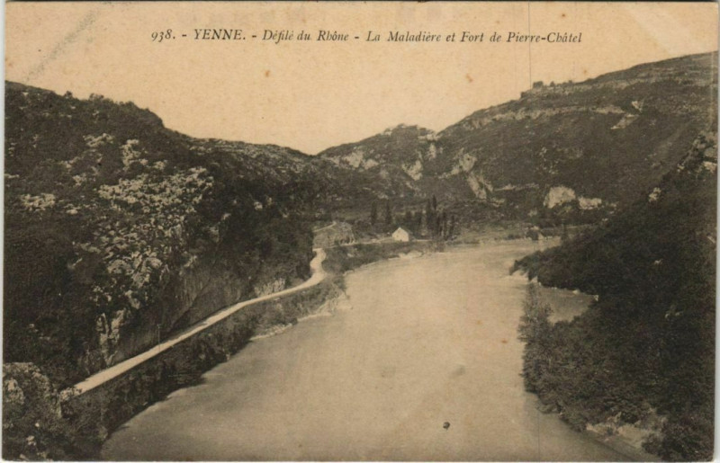 Carte postale ancienne Yenne Defile du Rhone - La Maladiere et Fort de Pierre-Chatel à Yenne