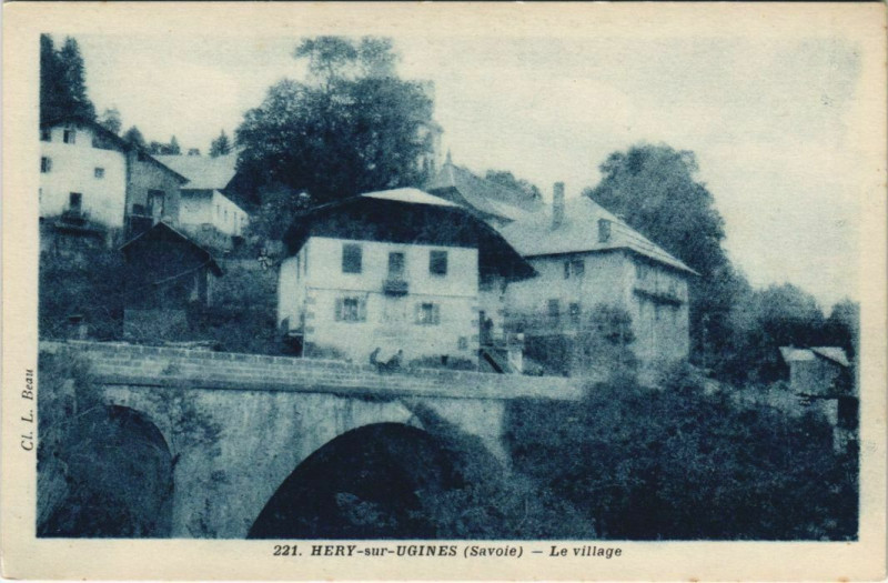 Carte postale ancienne Hery-sur-Ugines Le Village à Ugine