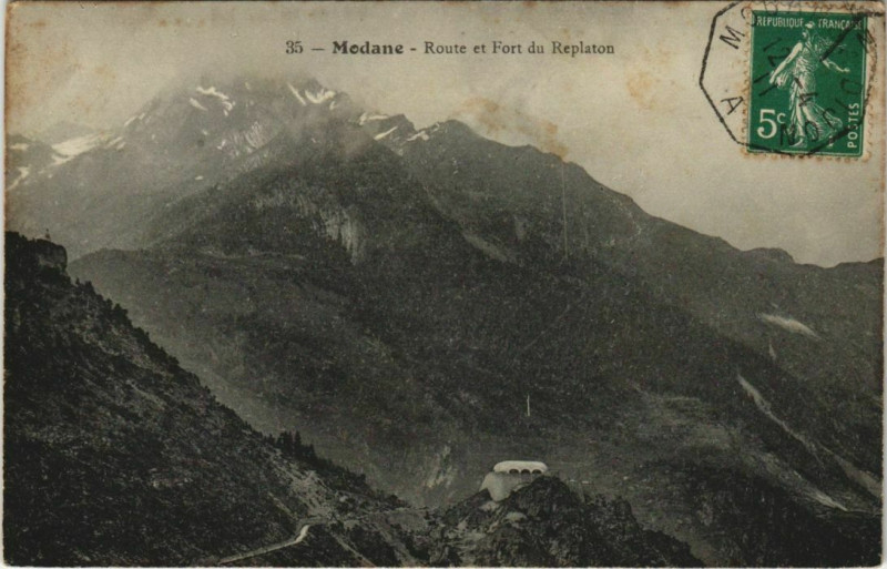 Carte postale ancienne Modane Route et Fort du Replaton à Modane