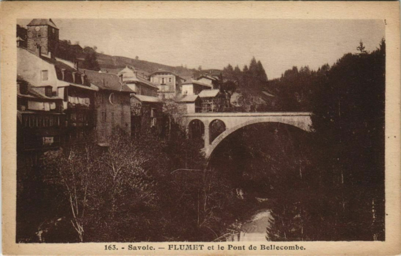 Carte postale ancienne Flumet et le Pont de Bellecombe à Flumet