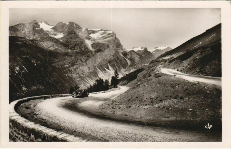 Carte postale ancienne Val-d'Isere Route du Col de l'Iseran et Massif de Tsauteleina