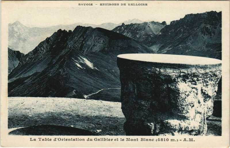 Carte postale ancienne La Table d'Orientation du Galibier et le Mont Blanc à La Table