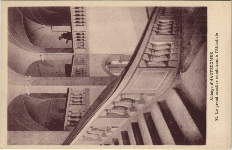 Carte postale ancienne Abbaye d'Hautecombe - Le Grand Escalier Conduisant a l'Abbatiale