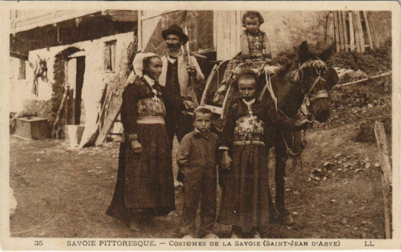 Carte postale ancienne Saint-Jean-d'Arve Costumes de la Savoie - Types