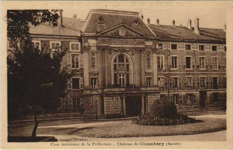 Carte postale ancienne Chambery Chateau de Chambery - Cour Interieure de la Prefecture