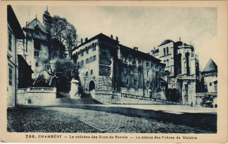 Carte postale ancienne Chambery Chateau des Ducs de Savoie Statue des Freres de Maistre