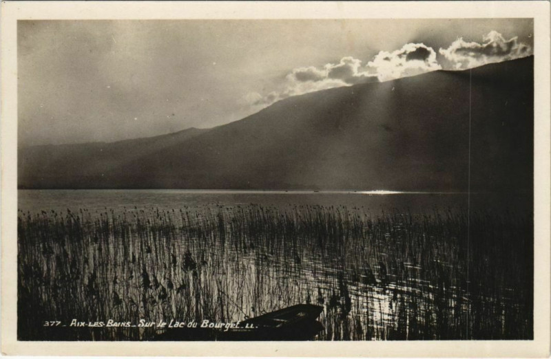 Carte postale ancienne Aix-les-Bains Sur le Lac du Bourget à Aix-les-Bains
