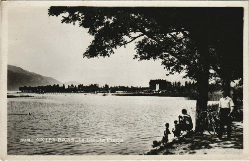 Carte postale ancienne Aix-les-Bains Le Lac - La Plage à Aix-les-Bains