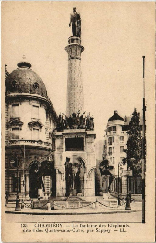 Carte postale ancienne Chambery La Fontaine des Elephants