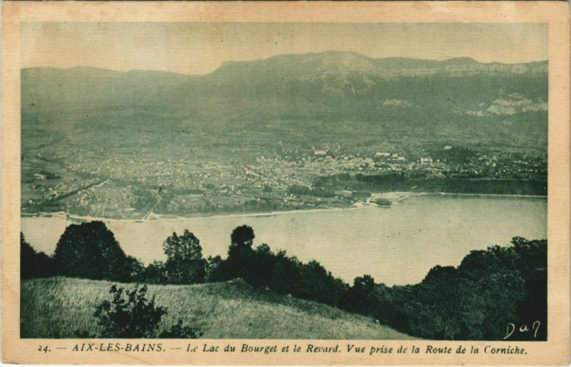 Carte postale ancienne Aix-les-Bains Le Lac du Bourget et le Ravard à Aix-les-Bains