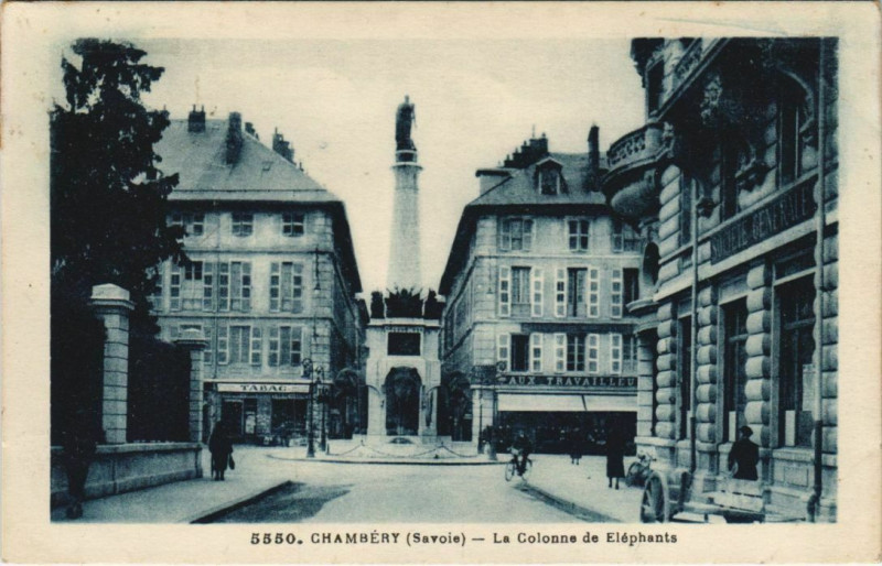 Carte postale ancienne Chambery La Colonne des Elephants
