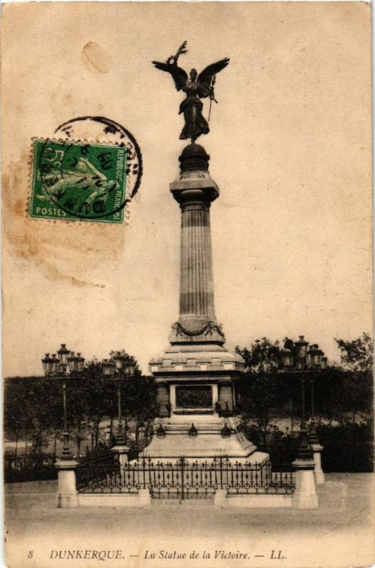 Carte postale ancienne Dunkerque - La Statue de la Victoire à Dunkerque