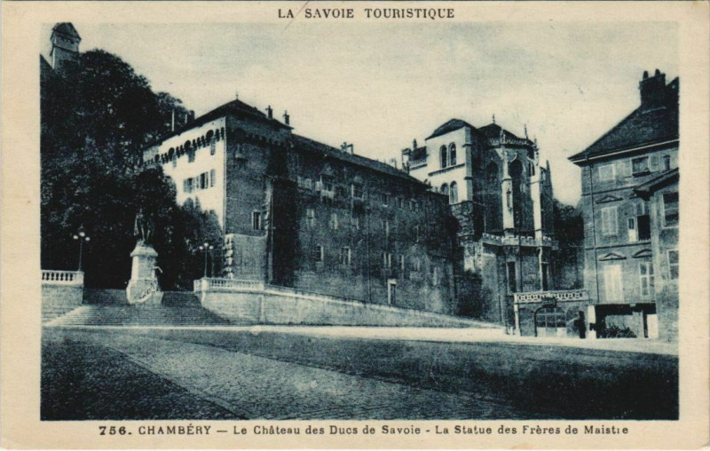 Carte postale ancienne Chambery Chateau des Ducs de Savoie Statue des Freres de Maistre